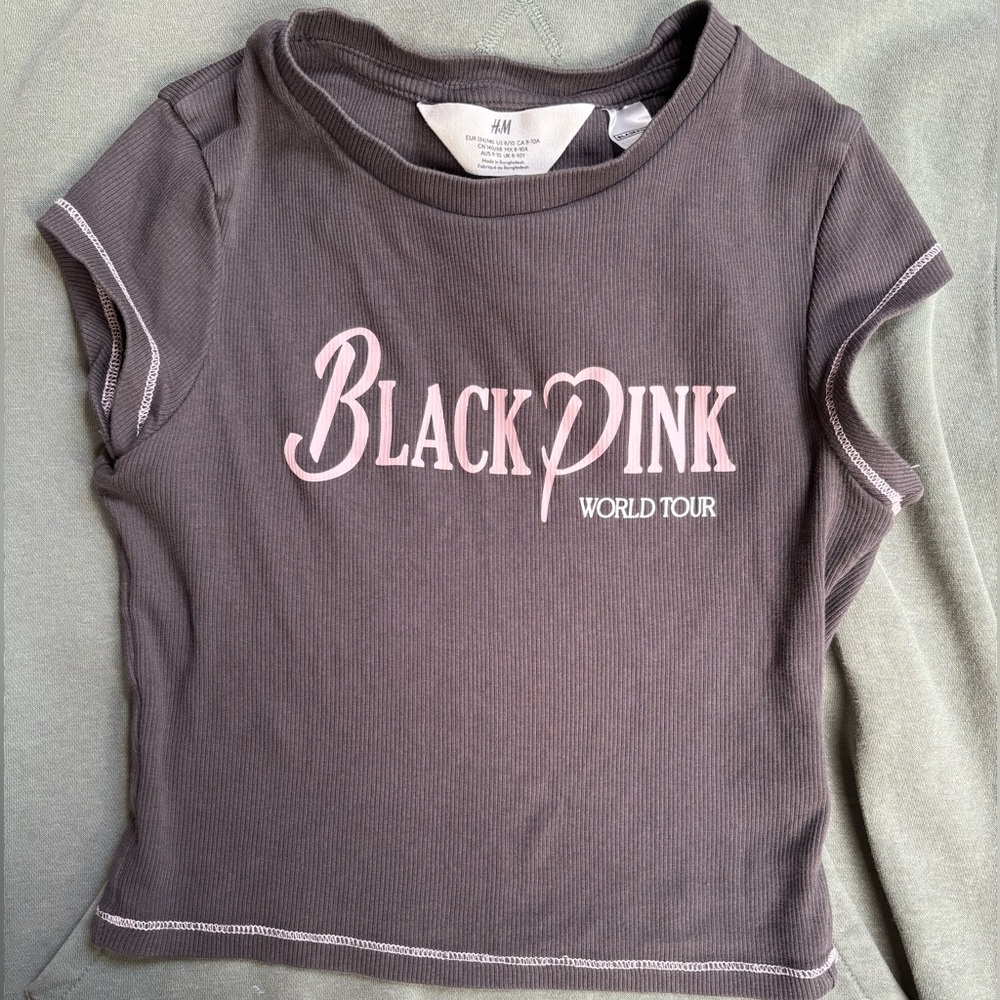 H&M Black Pink Graphic Tee in Gray with Pink Print